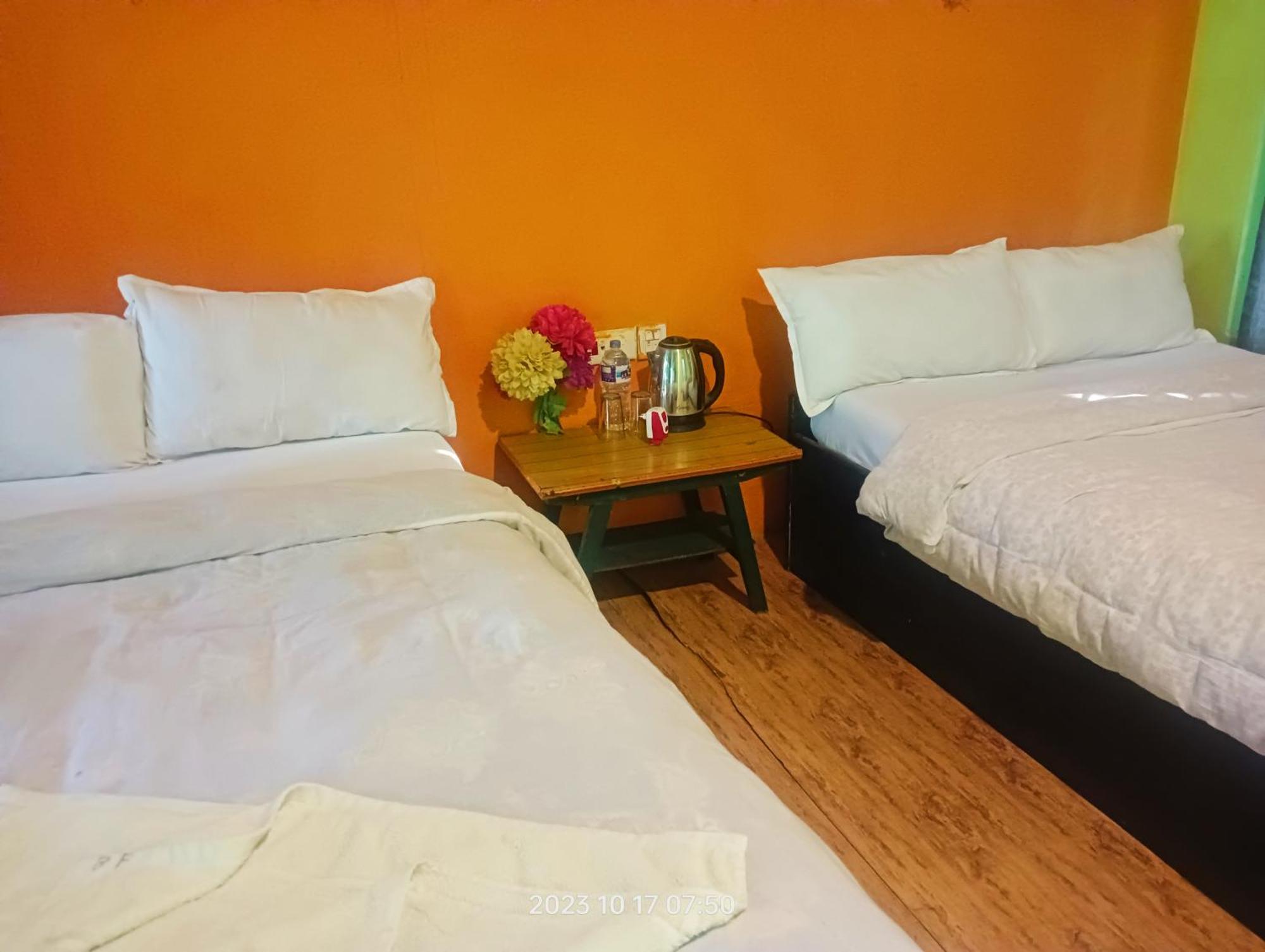 Hotel Butterfly Sauraha Exterior foto