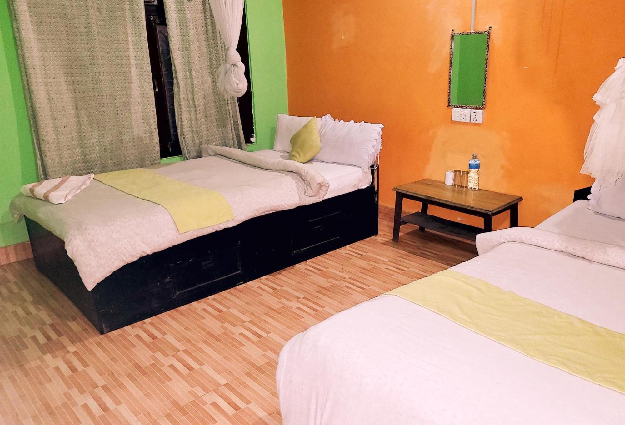 Hotel Butterfly Sauraha Exterior foto