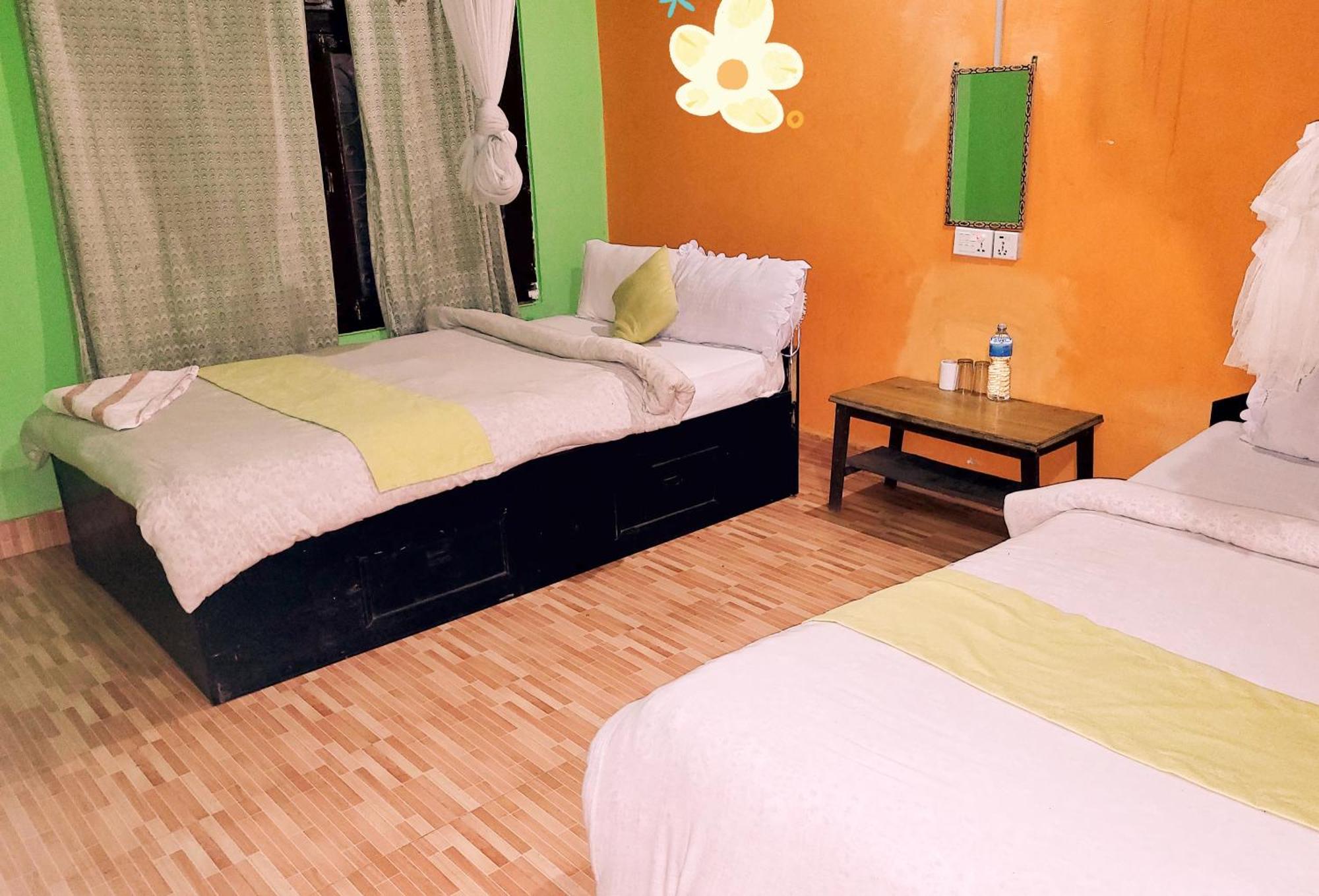 Hotel Butterfly Sauraha Exterior foto